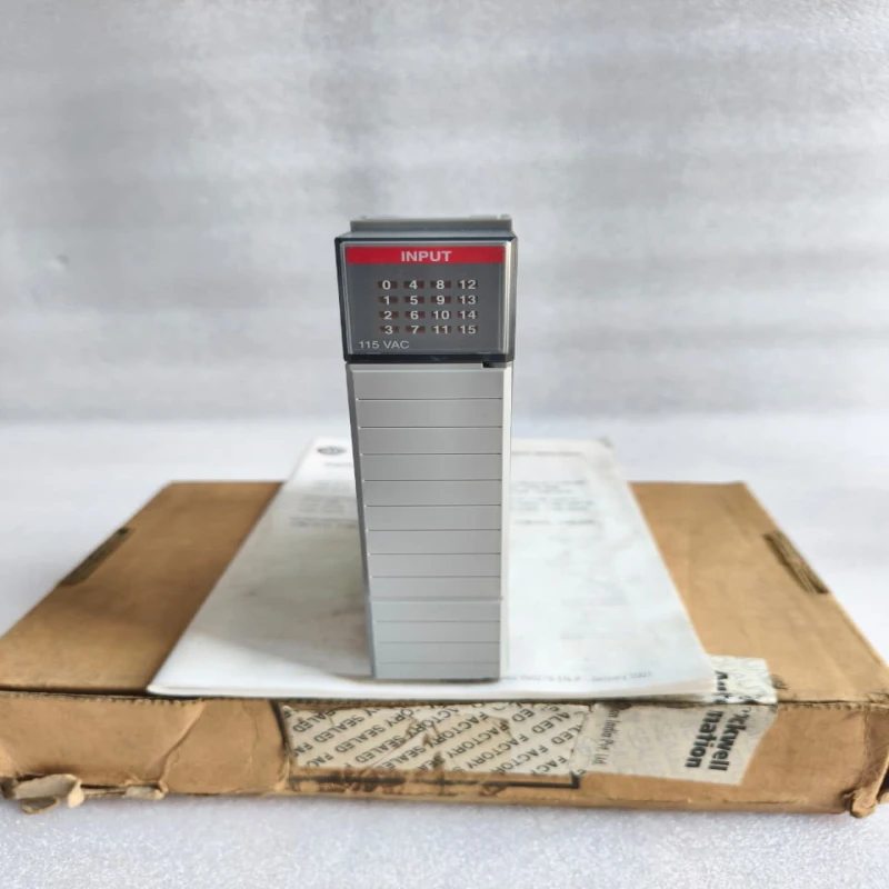 Allen-Bradley 1746-OB16 SLC 500 16-Point 24V DC Source Output Module thumbnail 7121